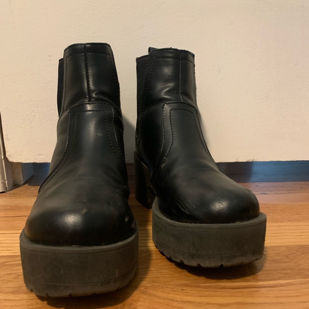 Princess Polly chunky Chelsea boots